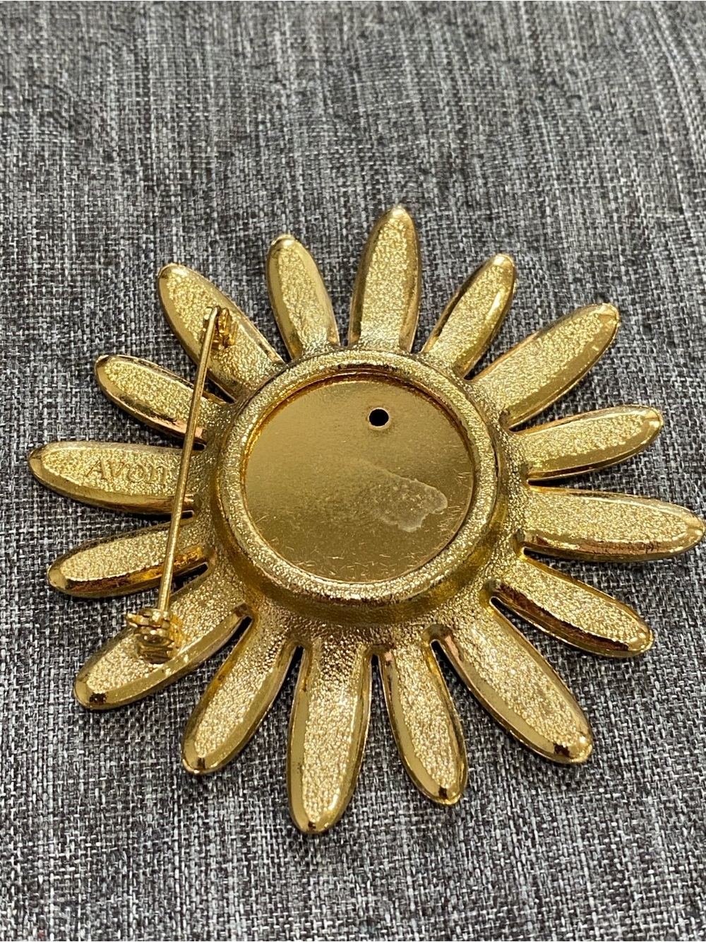 Avon Daisy Flower Brooch Vintage Avon Perfume Pin - Picture 6 of 16